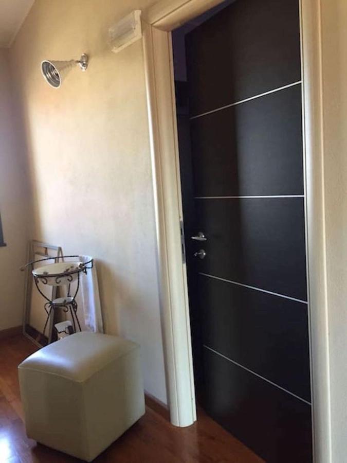 Alex Room Airport Elmas Exterior foto